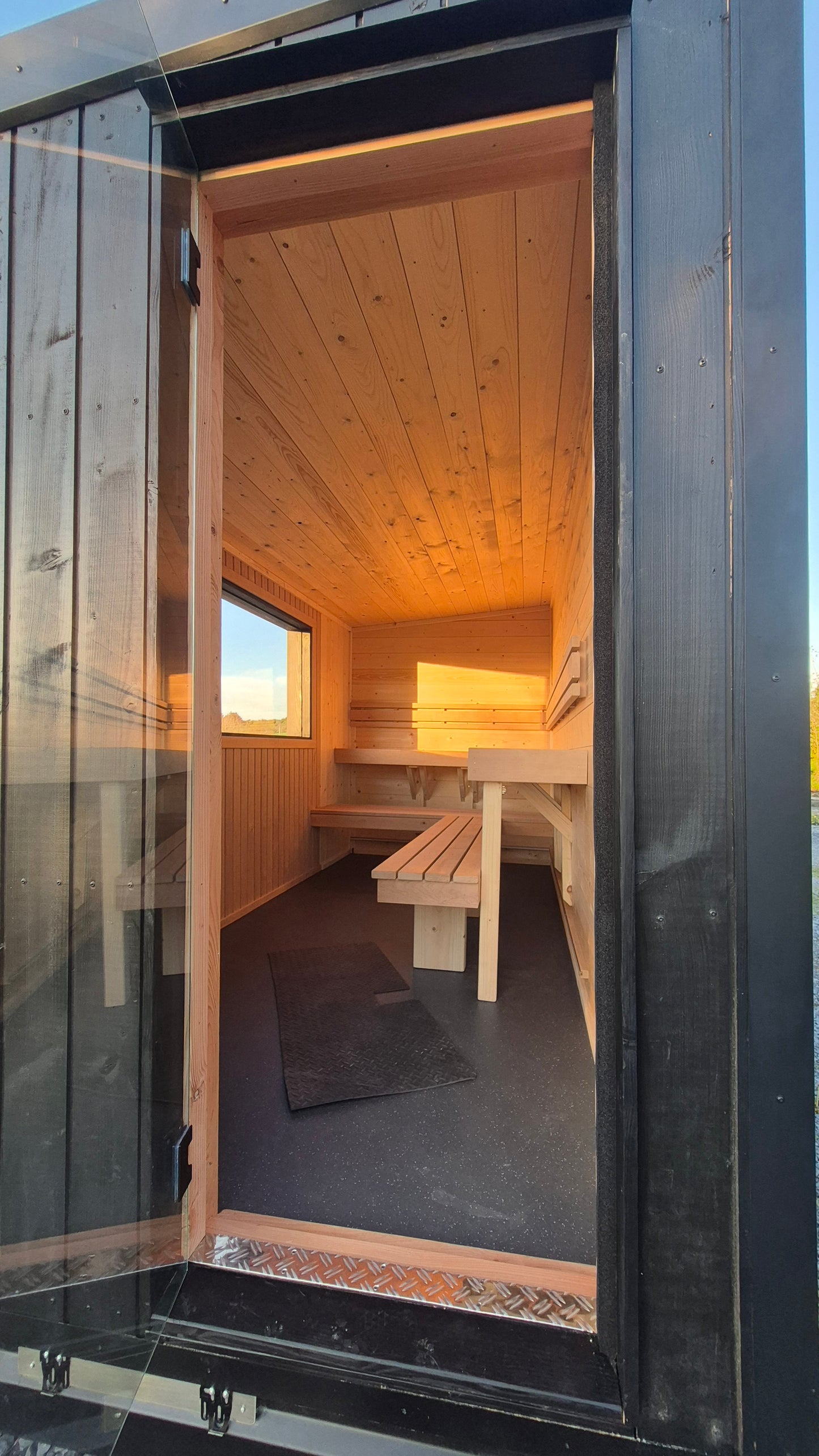 The Corrib: The Compact Professional Mobile Sauna (4-6 Person)
